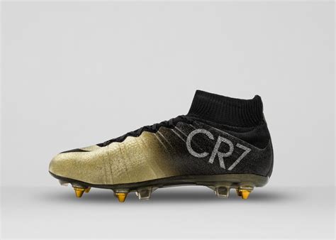 nike cr7 schuhe gold|Cristiano Ronaldo CR7 Collection. Nike.com.